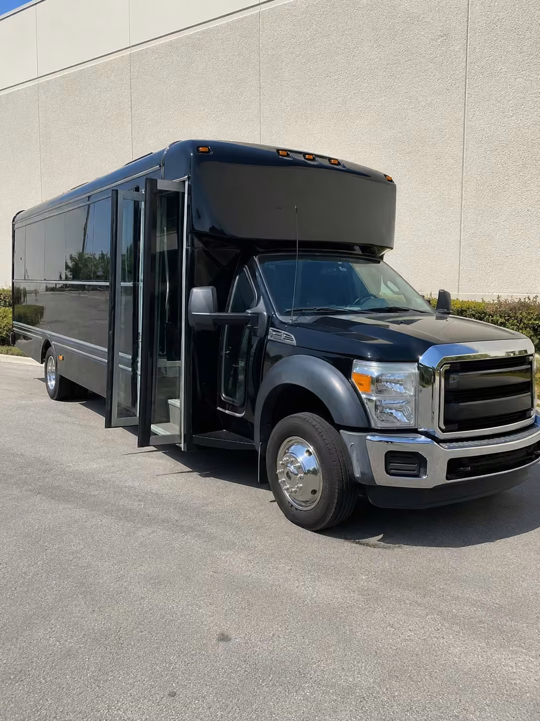 25 passenger party bus